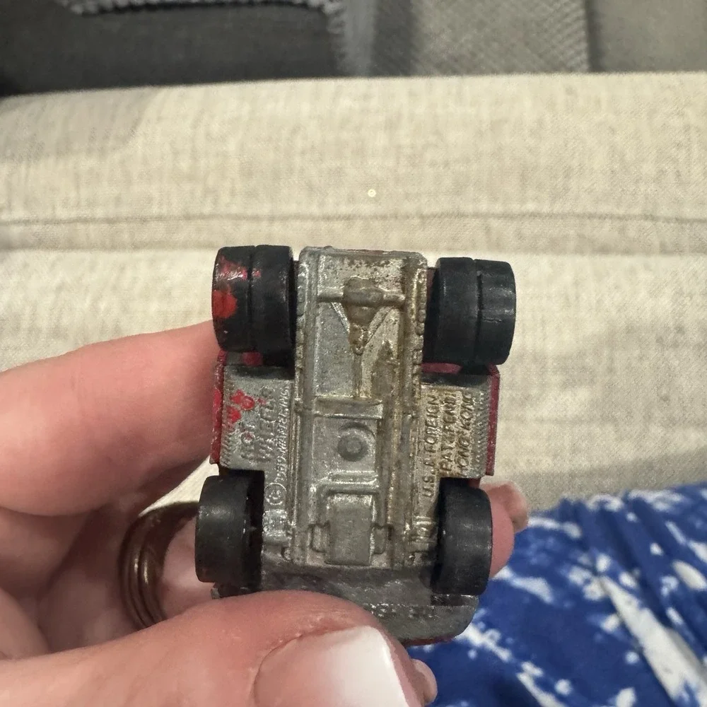 Hot‎ Wheels Redline 1969 Heavyweights Cab HK Red with White Interior